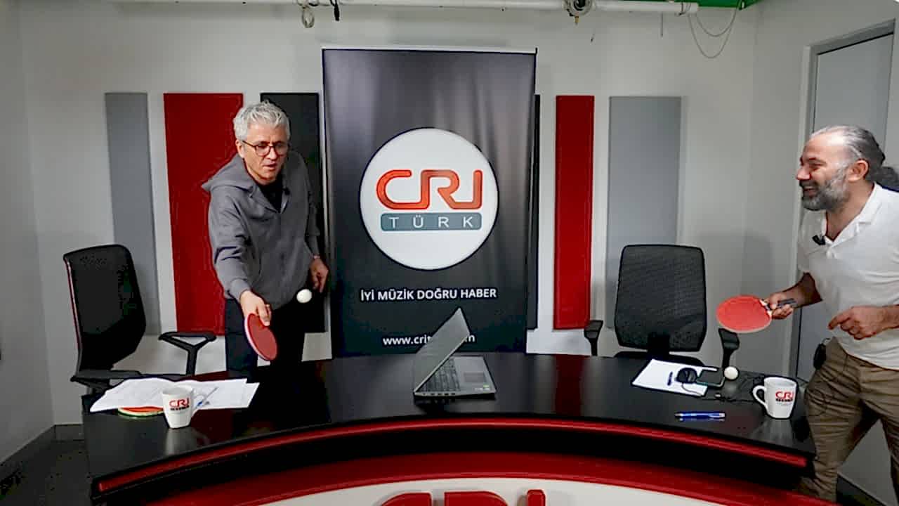 Masa tenisi üzerine..